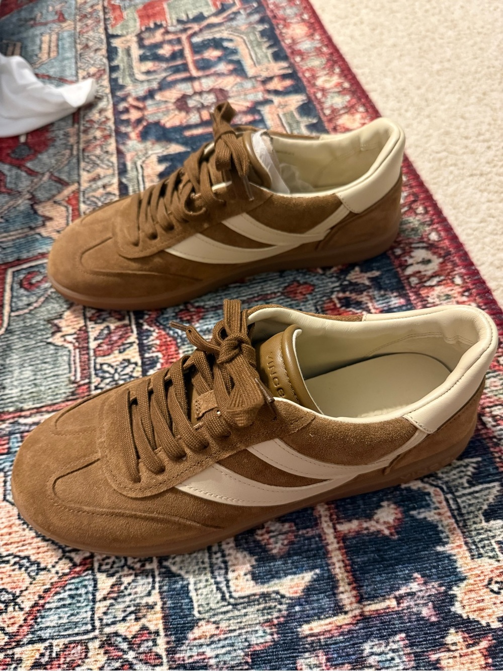 Vince Oasis Sneakers - Picture 3 of 8